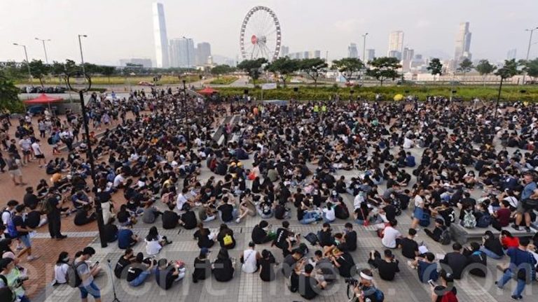 無懼烈日 香港千名00後中學生「反送中」