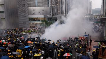 港警開槍鎮壓升級 北京「出兵死線」凶險難料