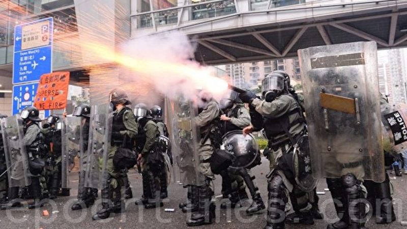 香港週日荃葵青集會遊行 警方再次發射催淚彈