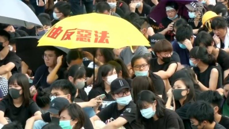 【禁闻】香港近千中学生集会 反对逃犯条例修订