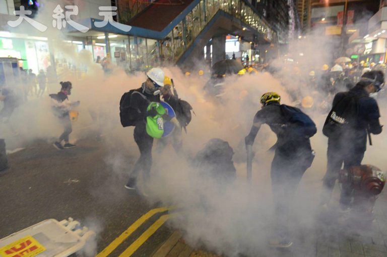【直播更新】將軍澳警推進清場 銅鑼灣催淚彈齊飛