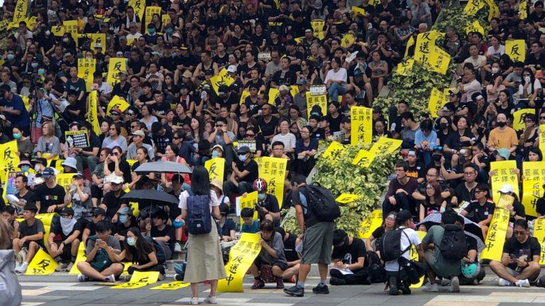 全香港「三罷」行動  陸空交通幾乎癱瘓