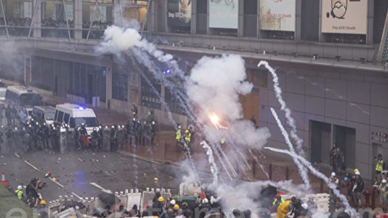 專家：從無警到武警 香港警隊摧毀多年信譽