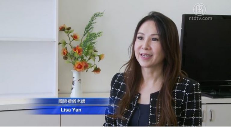 國際禮儀老師：乘坐電梯要面朝外面