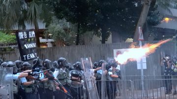 《石濤聚焦》「今晨6:30 約20輛軍車穿越香港市中心 軍人全副武裝」