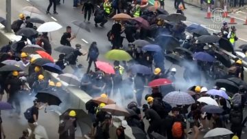 香港831反送中抗爭 水炮車催淚彈齊發