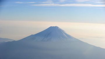 富士山攻顶 日女遭落石砸中丧命