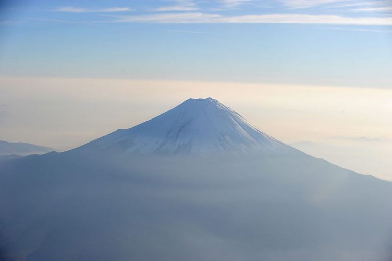 富士山攻頂 日女遭落石砸中喪命