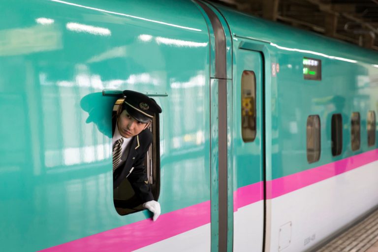 時速280公里 日新幹線車門突然開啟40秒後急停
