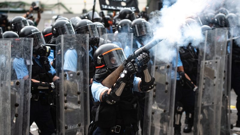香港警嫂发起“警察亲属连线”争取独立调查