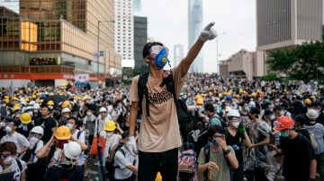 《石濤聚焦》大量共軍屯聚北角 冒充港警或黑衣抗議者 製造暴力 傳佩槍便衣投擲燃燒彈