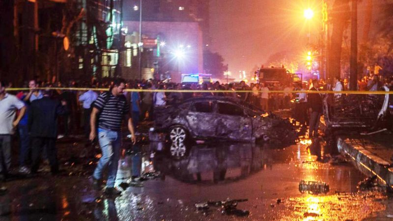 开罗汽车冲车阵大爆炸 波及医院酿19死30伤