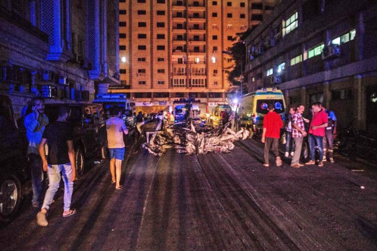 開羅汽車爆炸67死傷 埃及：原開往他地施恐襲