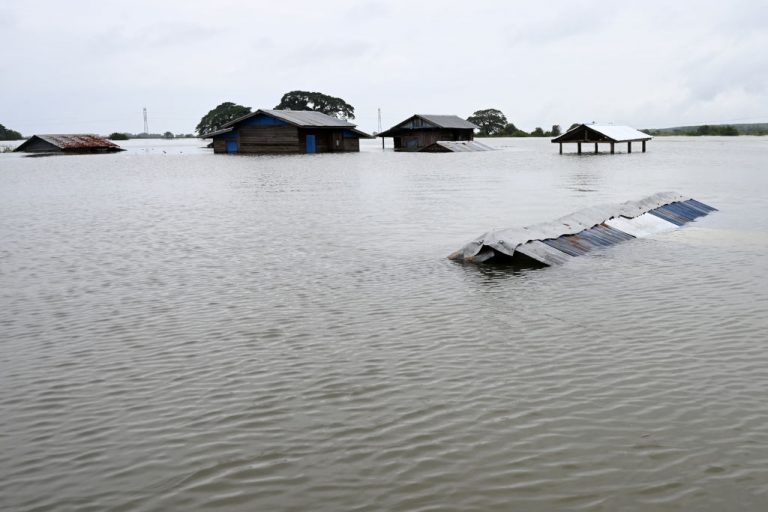 雨季暴雨 緬甸河川潰堤土石流釀13死