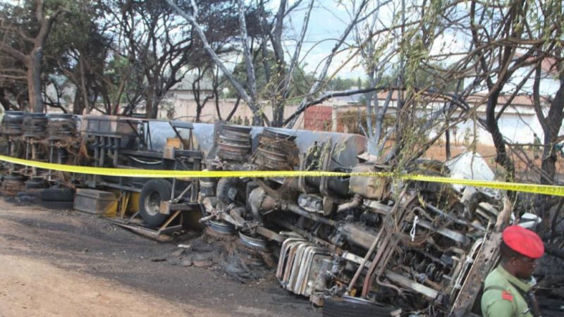 坦桑尼亚油罐车爆炸 火势强烈增至64死70伤