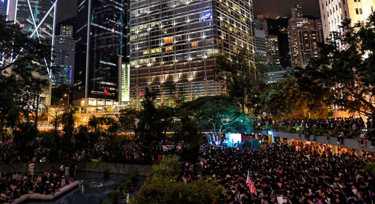 6萬人集會逼爆遮打花園  港人震撼展示寧為玉碎決心