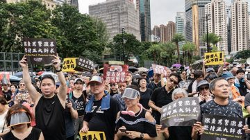 “如此高素质港民”咋是暴民？一台女谈亲身经历