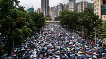 王滬寧煸情惹禍 大陸男在美領館噴漆被監禁4週