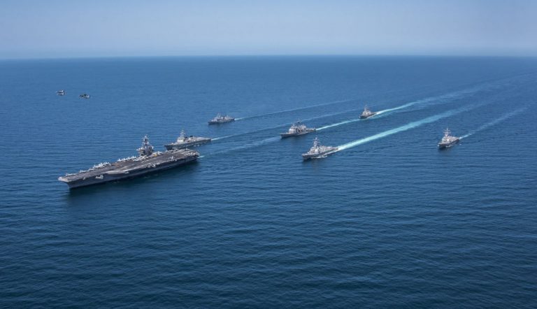 美軍第七艦隊駛入南海美濟礁12海里內航行