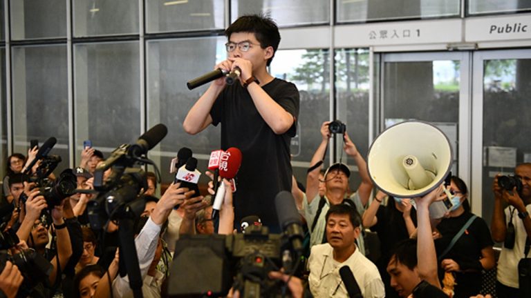 黃之鋒競選議員遇阻 疑北京當局作梗