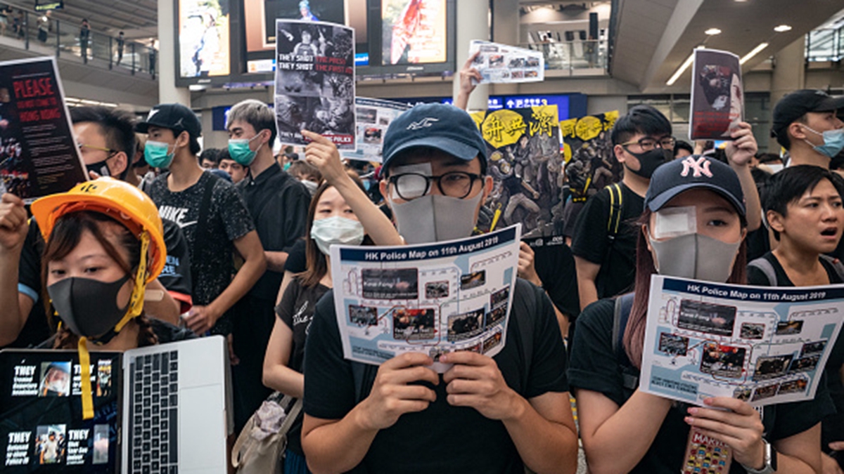 顏丹：香港人在街頭與大陸人在銀行| 反送中| 香港抗議| 人民币破7  image