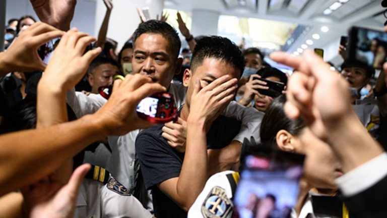 香港抓「中共臥底」 港警搶人一片混戰（組圖）