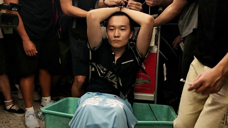 香港怒打中共卧底内幕：有示威者手筋、脚筋被挑断（视频）