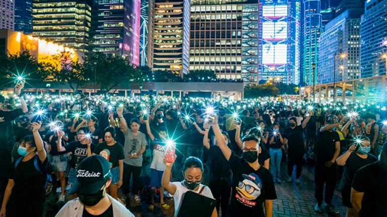 823「香港之路」號召萬人牽手 共築超40公里人鏈