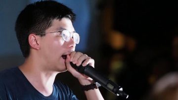 快讯：继黄之锋后 众志另一成员周庭在家被捕
