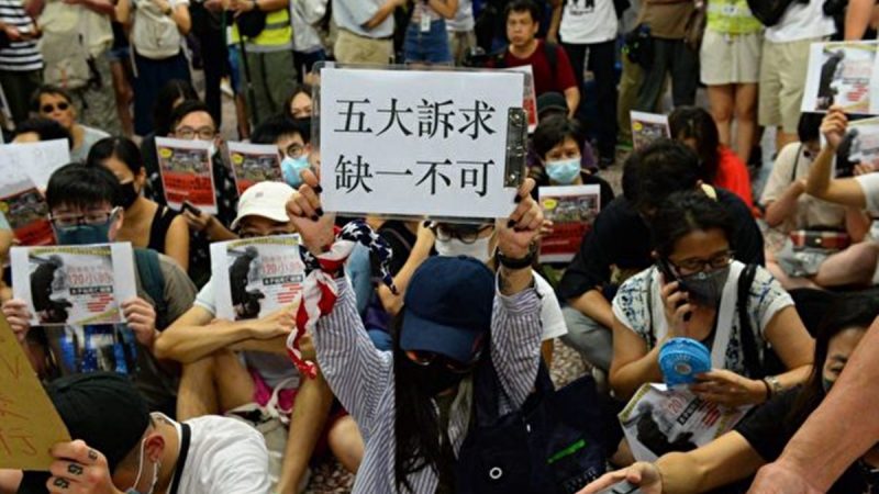 【更新】太子站市民跪求8.31錄像 港鐵報警封站