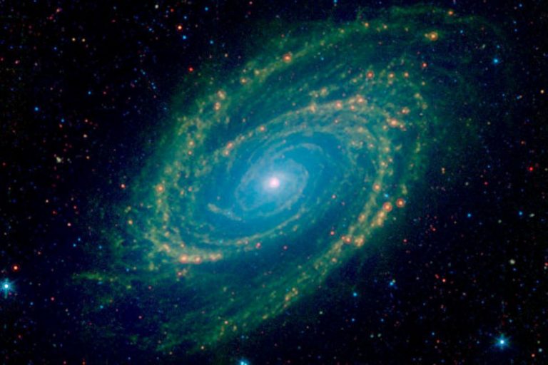 NASA以紅外線拍攝經典螺旋星系 核心超亮