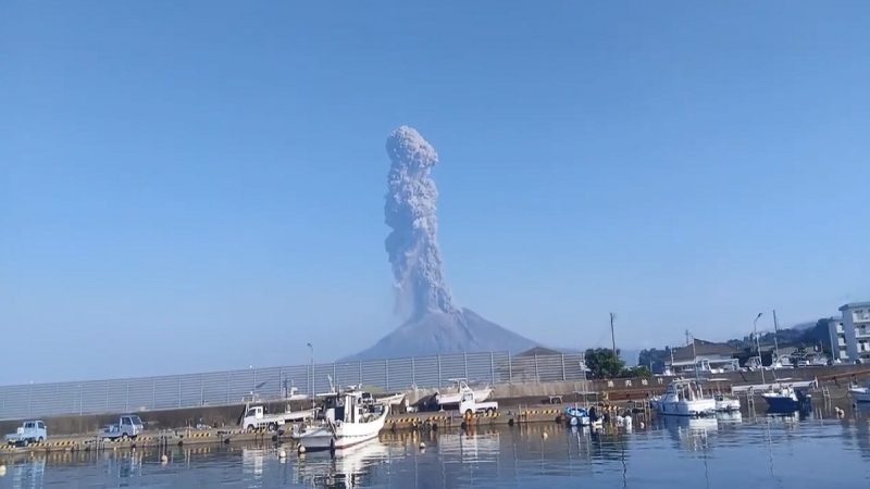 日本櫻島火山大噴發 噴煙直竄2800公尺