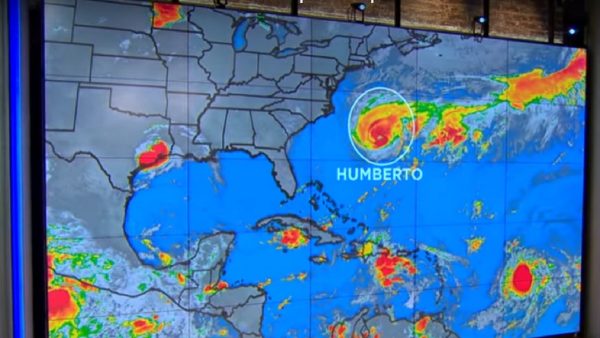 3级飓风扫过百慕达 一半地区停电