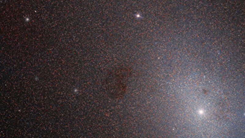 NASA研究邻居 M110星系并非死气沉沉
