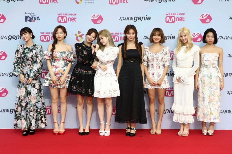 TWICE迷你8輯刷新K-POP女團首週銷量紀錄