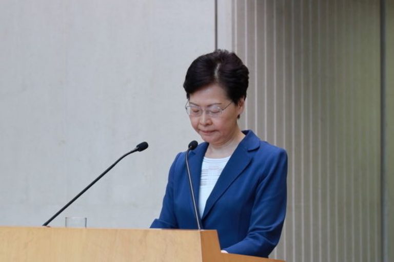 【禁聞】林鄭首場社區對話 市民當面要她下臺