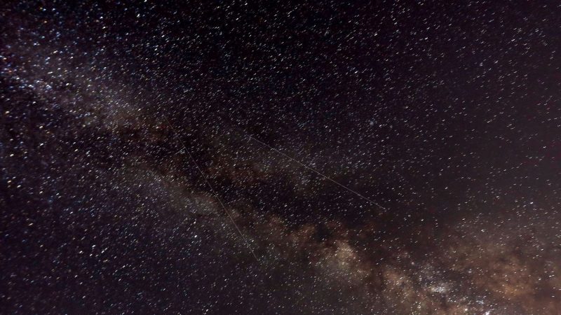 对着银河拍摄的缩时影片 让你体验地球转动