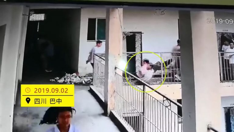 四川高中生釀墜樓慘劇 一死一傷（視頻）