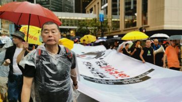 黎智英住宅深夜遭汽油弹袭击 2男子逃逸