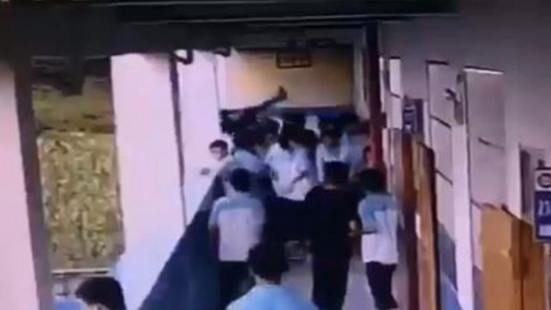 廣西校園霸凌 一男生被扔下樓 多枚器官破裂（視頻）