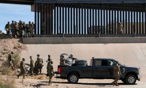 对抗非法移民 美国防部:美墨边界维持5500部队