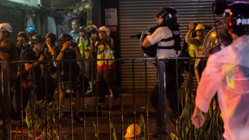 【禁闻】港警发声明：可使用实弹对付示威者