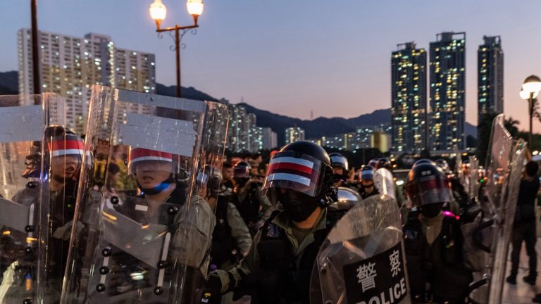 港警逮兩名13歲孩童 拉銀髮族入暗巷毒打