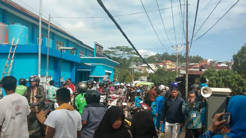 印尼摩鹿加6.5強震 居民奪門驚逃 至少1死1失蹤