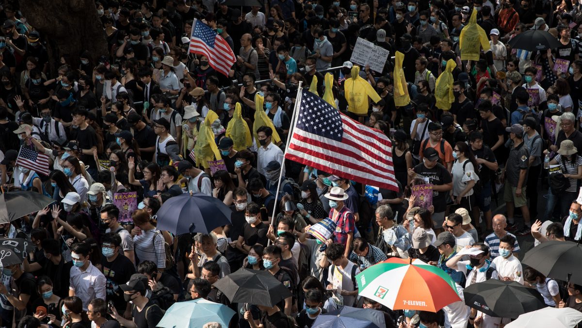 【禁闻】港人美领馆请愿：通过人权民主法案救港