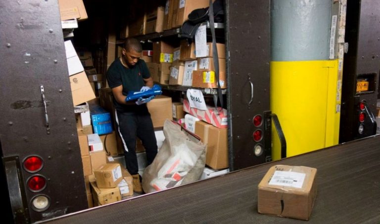 納瓦羅赴歐促下月退出萬國郵聯 中國電商將受重創