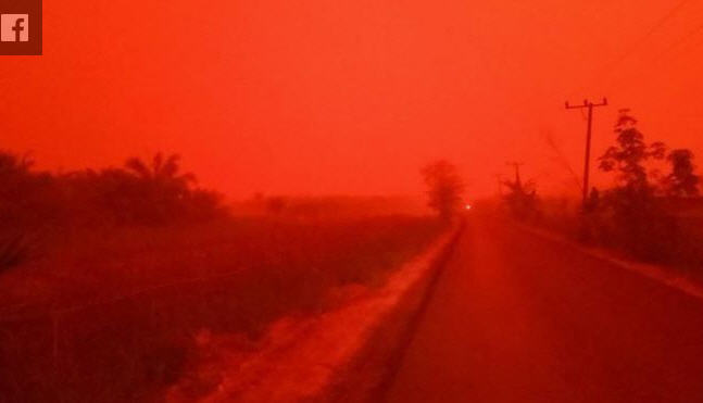 印尼惊现“血色天空” 满眼腥红如世界末日（视频）