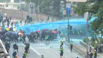 十一前港人抗共反极权 港警发狂清场抓人