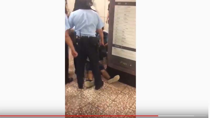 港議員公布多視頻 港警重傷少年致毫無反應（視頻）