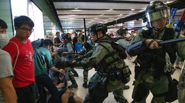 港警拒「太平紳士」探監 議員記者照樣抓